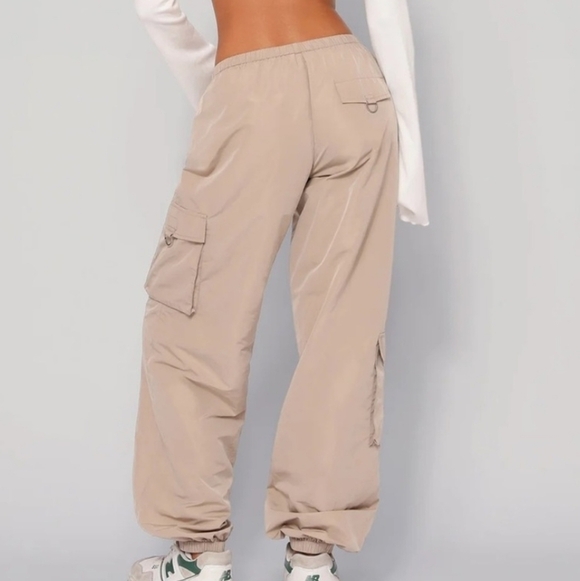Tiger Mist beige trinity cargo low rise parachute pants - Picture 2 of 15